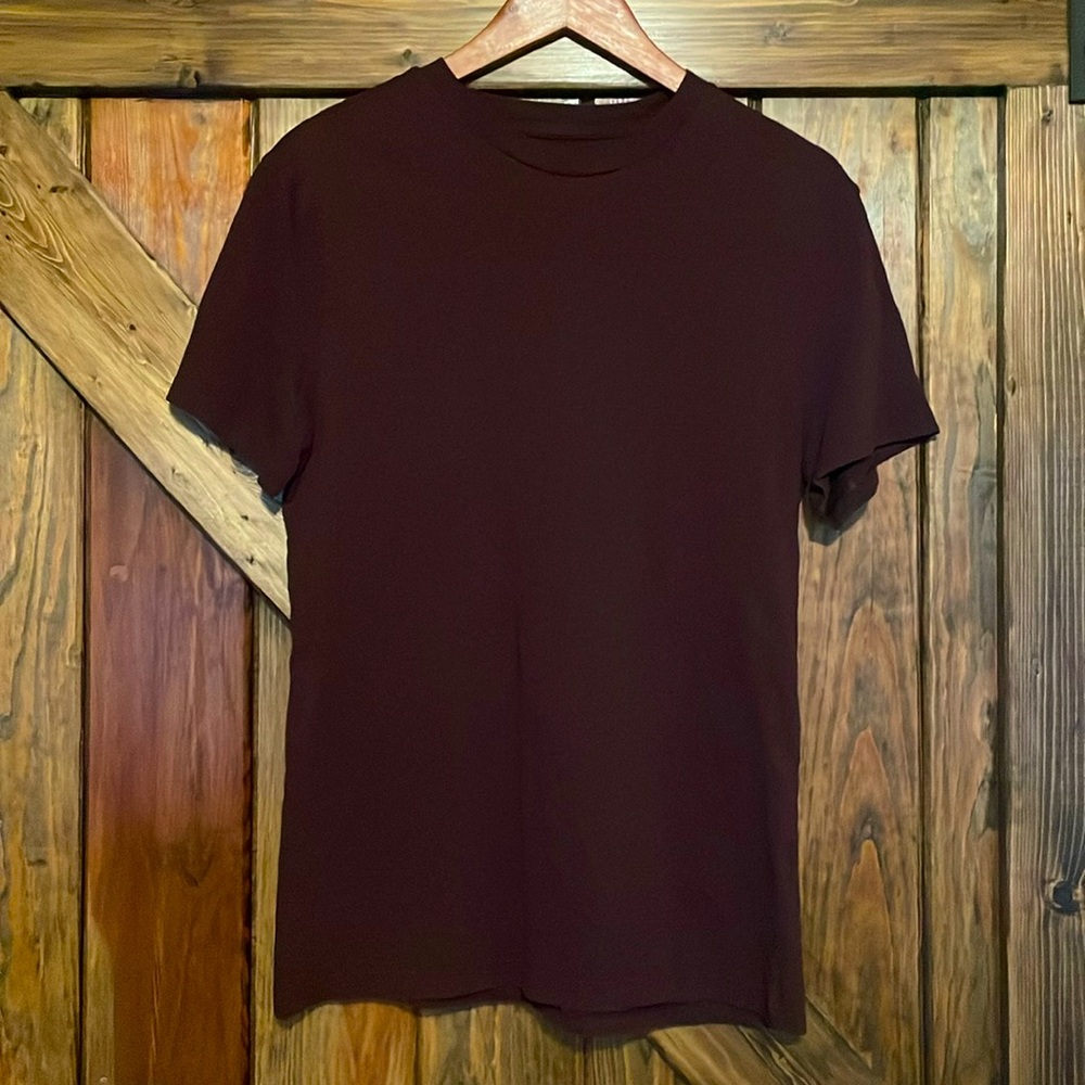 H&M burgundy men’s t shirt